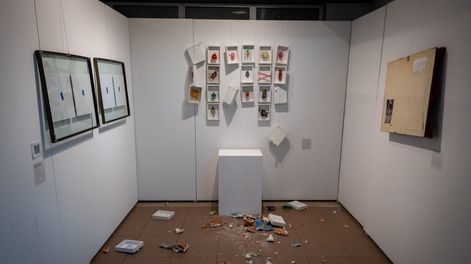 A una semana del caos, así está hoy la muestra de arte destruida en la UNCuyo por fanáticos religiosos. / Foto: Ignacio Blanco / Los Andes