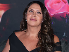 Karla Sofía Gascón pidió disculpas luego de que reflotaran publicaciones racistas.