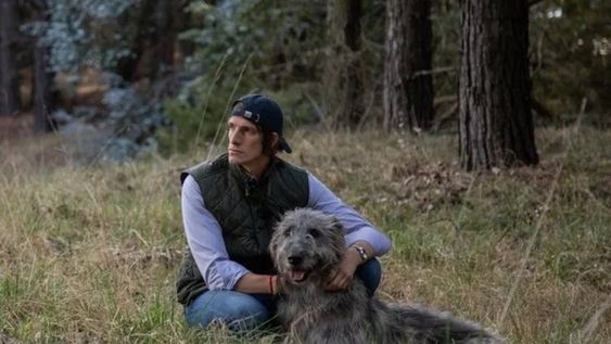 La foto de Iván de Pineda con su perro gigante hace estragos en las redes