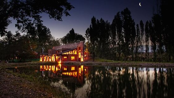 Esta casa de estilo campestre sorprende por su arquitectura perfecta