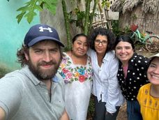 Agrojusto nace de una historia familiar y se convierte en una solución innovadora que empodera a los pequeños agricultores, eliminando intermediarios y fomentando el comercio directo.