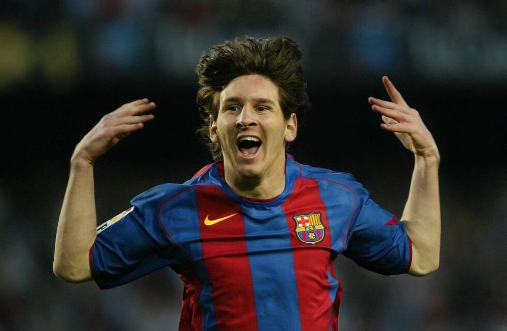 Durante su etapa en Barcelona, Messi ganó cuatro Champions League, diez ligas españolas, siete Copas del Rey y múltiples títulos internacionales Durante su etapa en Barcelona, Messi ganó cuatro Champions League, diez ligas españolas, siete Copas del Rey y múltiples títulos internacionales