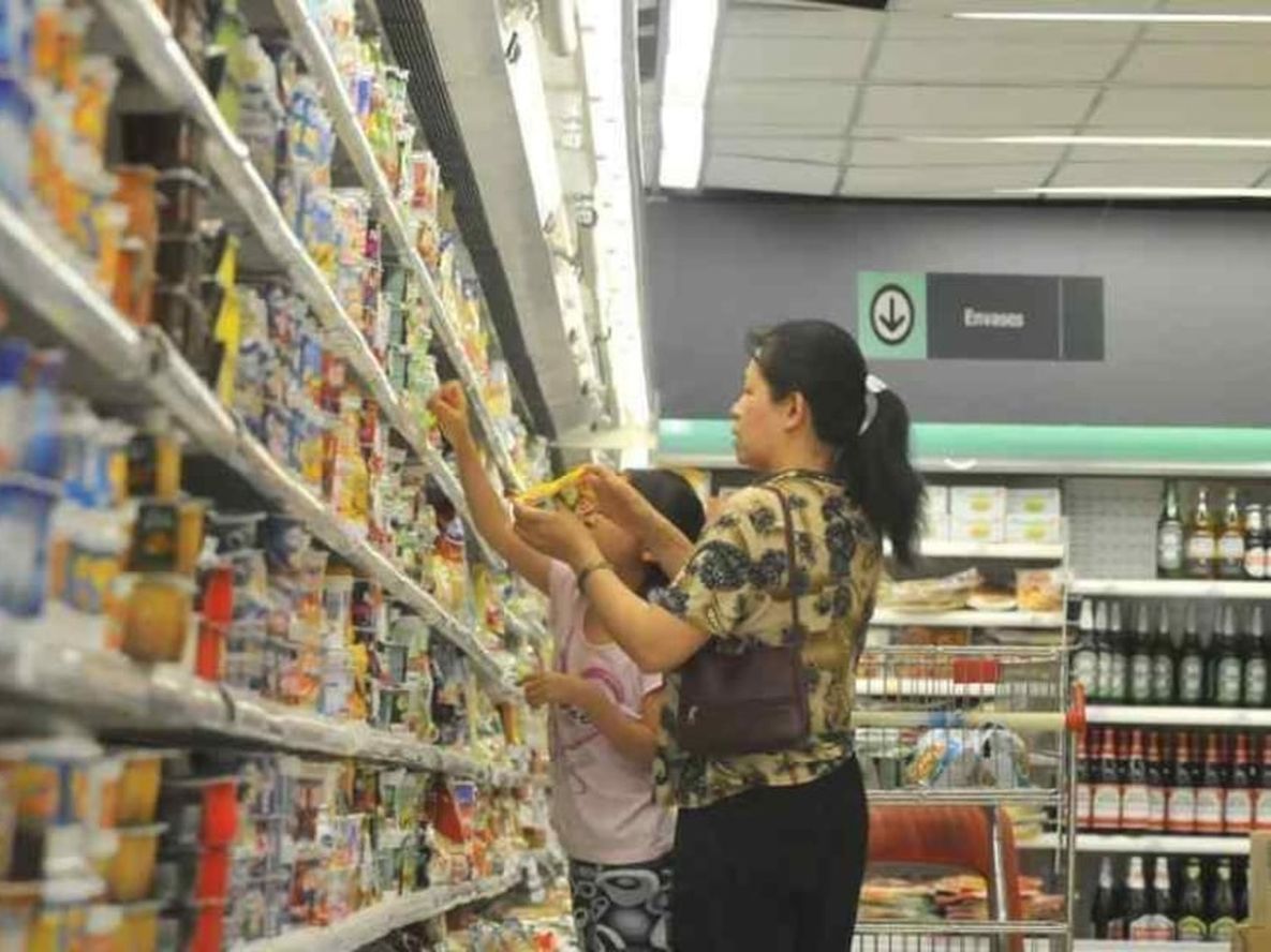 Un estudio del Iaraf mostró que los argentinos pagan entre 22 y 48 tributos por sus consumos habituales