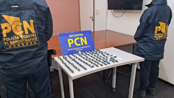 Las 99 capsulas de cocaína decomisadas. Gentileza Ministerio de Seguridad y Justicia.