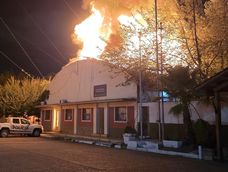 Un incendio se desató en una oficina del Ministerio de Seguridad de Mendoza, ubicado en Godoy Cruz.