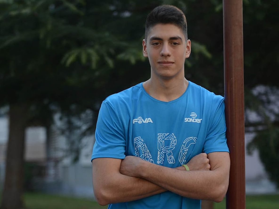 El mendocino Juan Barrera jugador de Vóley de la selección Argentina. / Foto: José Gutiérrez