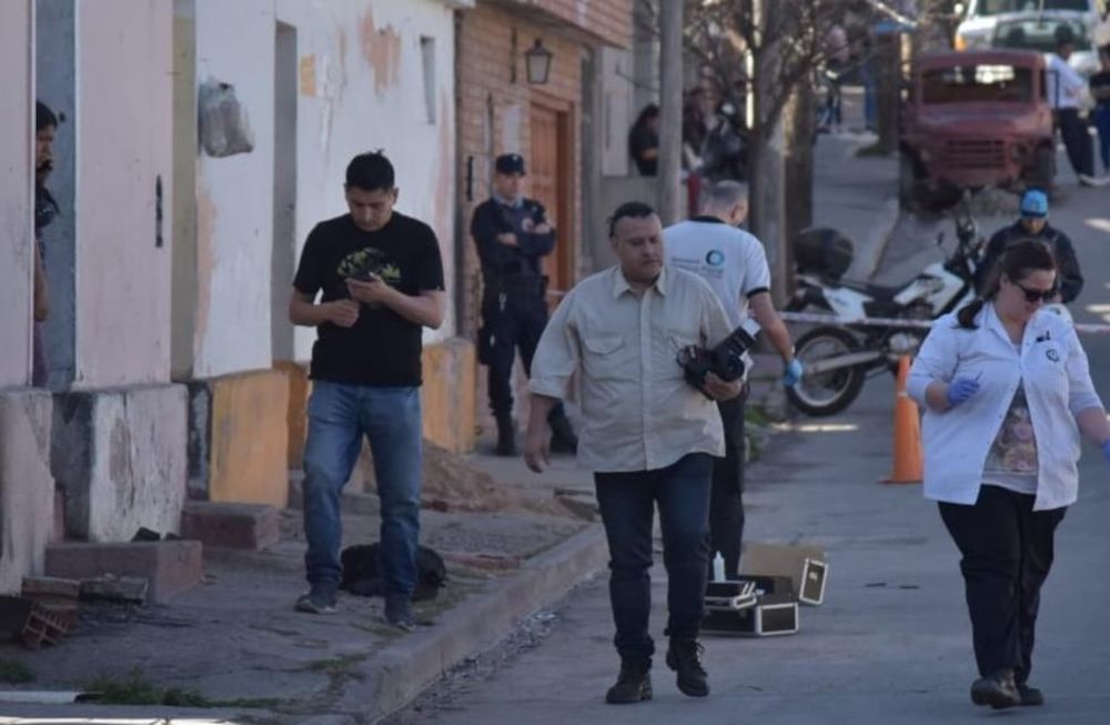 Una joven asesinó apuñaladas a su vecina porque les gustaba el mismo hombre
