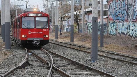 Las obras de extensión de la traza del Metrotranvía hacia Luján de Cuyo y hacia el aeropuerto Franciso Gabrielli requerirá trasladar 82 familias que están asentadas en las zonas aledañas por donde pasará el trayecto.