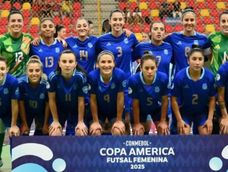 La selección argentina femenina de futsal que compite en el torneo Sudamericano de la especialidad, que se disputa en Brasil.