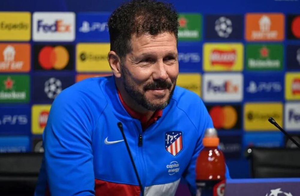 El técnico del Atlético de Madrid no quiso entrar en la polémica del pasillo al campeón y expresó que no comparte el tradicional gesto.