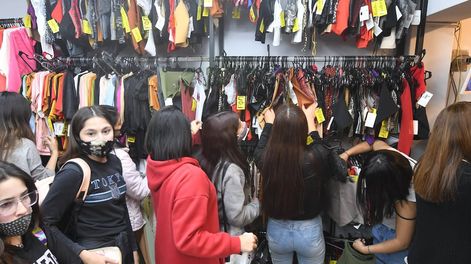 En tienda Faraona de Ciudad realizan la venta de liquidación por fin de temporada