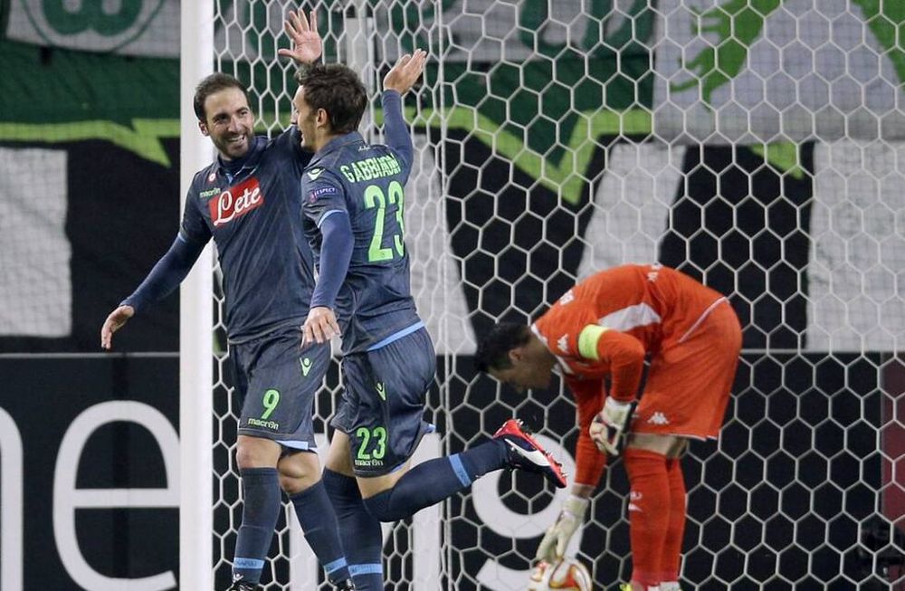 Europa League: con un tanto de Higuaín, Nápoli goleó al Wolfsburgo