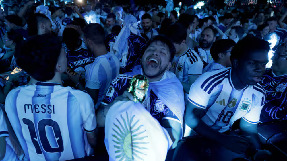 Argentinos festejaron en Madrid el triunfo ante Inglaterra