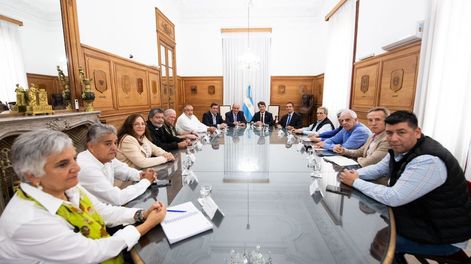 Los Andes | Guillermo Francos y el jefe de Gabinete, Nicolás Posse, recibieron esta tarde a la cúpula de la Confederación General del Trabajo - X Guillermo Francos