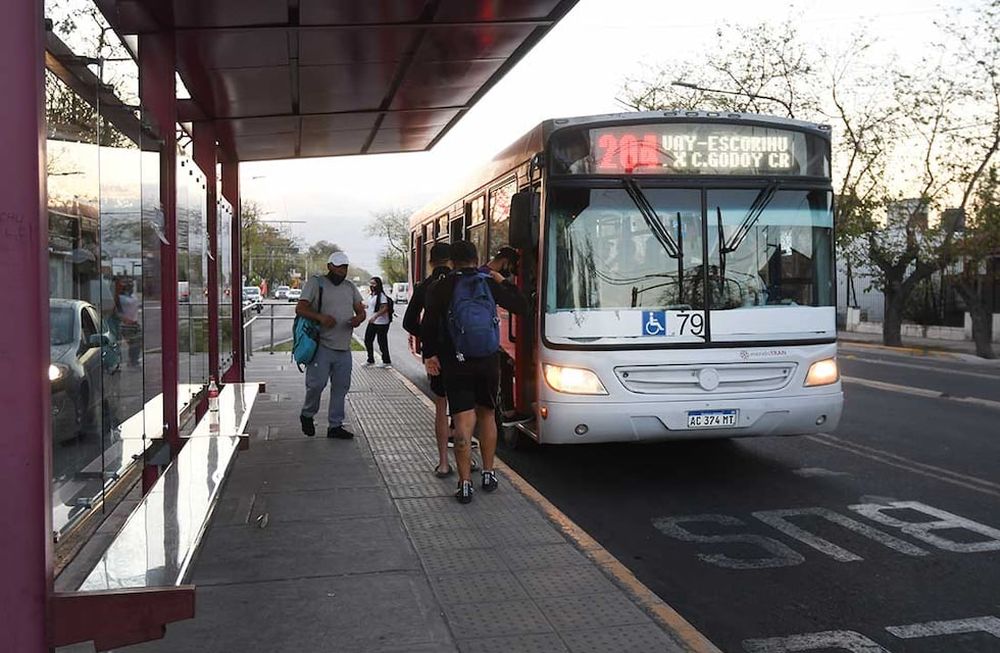 El financiamiento del transporte público sigue enfrentando a las provincias con Nación. Es que buena parte de los subsidios nacionales va a las empresas de área metropolitana de Buenos Aires (AMBA).Foto: José Gutierrez / Los Andes