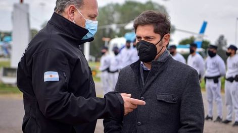Los Andes | El gobernador y su ministro de Seguridad en el Centro de Comando Operativo en Puente 12, el 18 de junio de 2021. El mandatario fue al lugar a presenciar parte del entrenamiento de la fuerza.