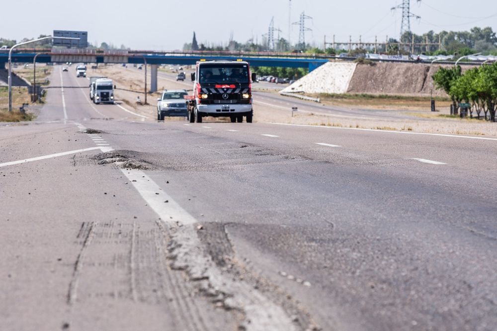 El tramo provincial de la Ruta 7, que está muy deteriorado, por ahora no figura entre los anuncios de licitaciones del Gobierno nacional.