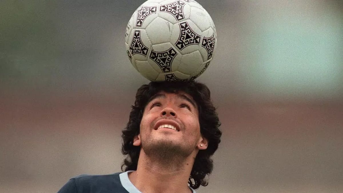 Magia eterna: el video viral de Diego Maradona entrenándose con tacos y ...
