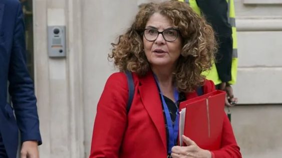 La ministra de Policía británica Dame Diana Johnson sufrió el robo de su bolso mientras asistía a un evento en el hotel Chesford Grange.