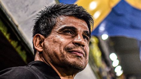 Hugo Ibarra pasó por el club, se despidió del plantel y habló con la prensa. / Gentileza.