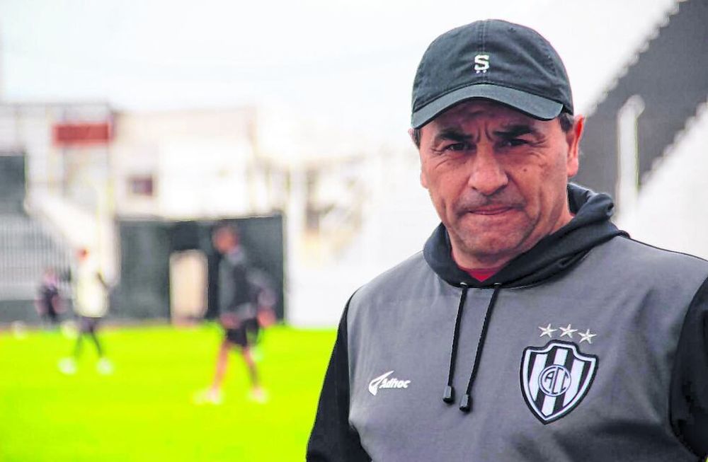 El Sapito Coleoni quiere volver a Central Córdoba, pero no le atienden el teléfono