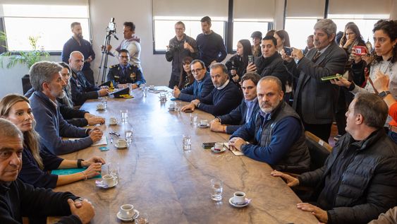 ulpiano suarez anuncio la puesta en marcha de los refugios para personas en situacion de calle