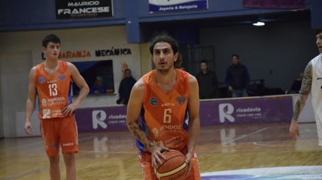 El escolta de Rivadavia Básquet, Stefano Aracibia, logró 11 triples en un partido y es hombre récord. / Gentileza: Gimena Cornejo.
