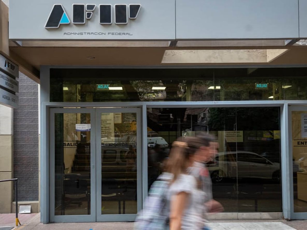 Frente de la Administración Federal de Ingresos Públicos AFIP Delegacion Mendoza Foto: Ignacio Blanco / Los Andes