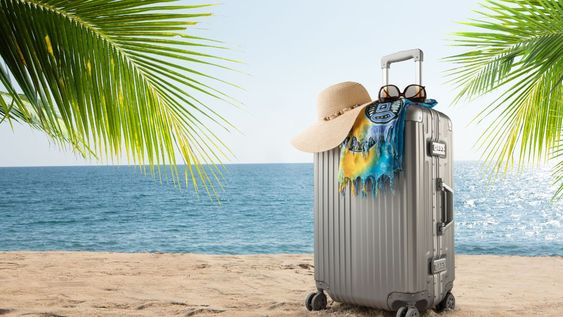 Equipaje de verano para la playa. Fuente: Canva
