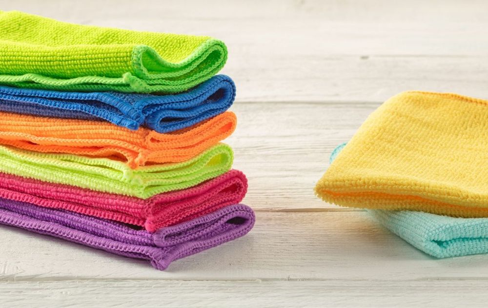Es indispensable que en la limpieza se evite el uso de suavizantes con estos paños.