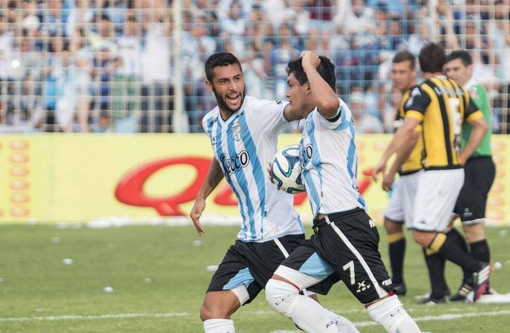 Atlético Tucumán goleó a Santamarina y alcanzó un desempate contra Huracán