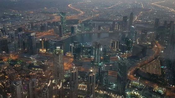 Dubai es el segundo más grande de los Emiratos Árabes Unidos, después de Abu Dabi. Está en el Golfo Pérsico, entre Sharjah y Abu Dhabi. (Flavia Soltys)