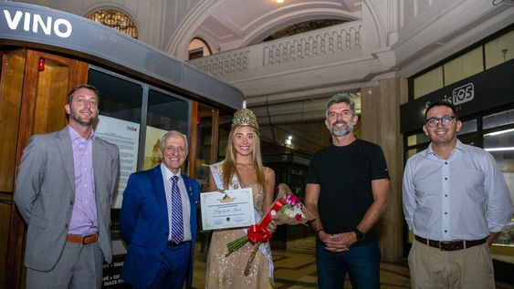 La reina nacional de la Vendimia, Agostina Saua, fue agasajada en el Pasaje San Martín