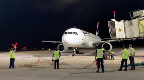 Mendoza recibió esta noche el primer vuelo con turistas que provenían desde Brasil.