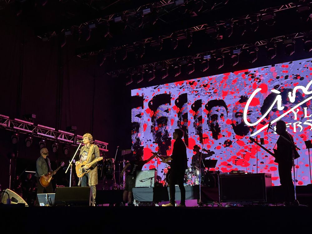Ciro y los Persas coronaron la noche con un show ovacionado, lleno de clásicos y guiños para los fans de Los Piojos.