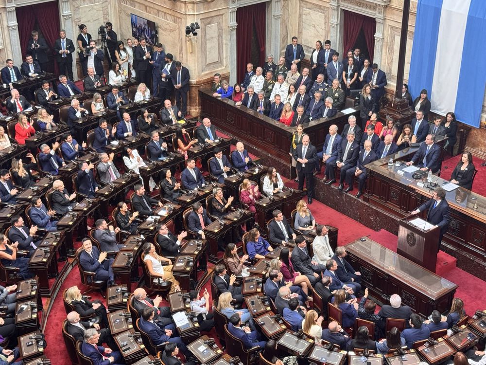 Javier Milei brinda su discurso ante la Asamblea Legislativa en el Congreso nacional.