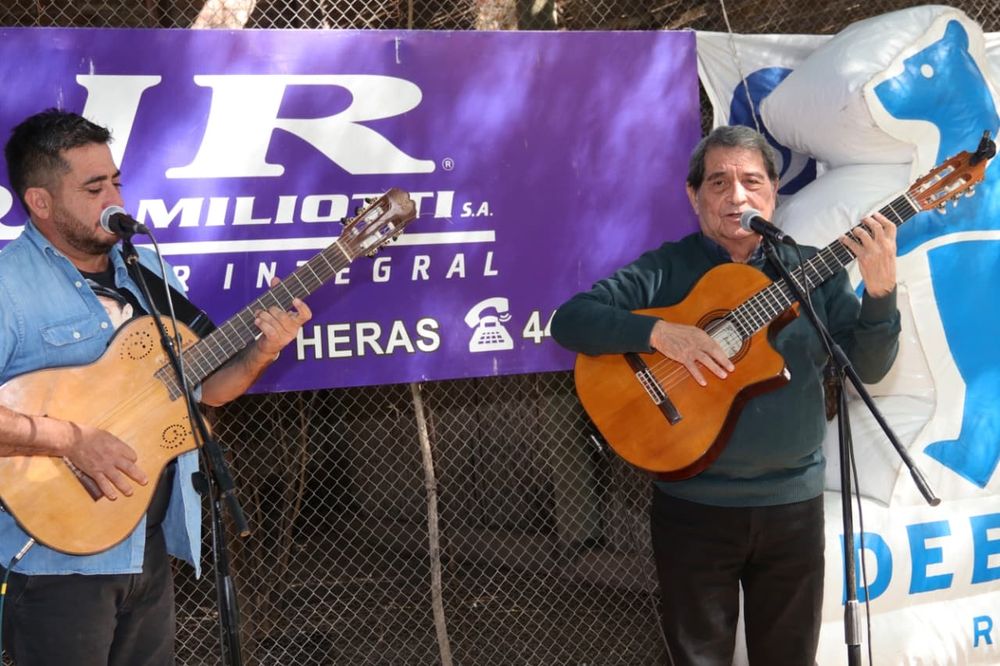Los shows artísticos acompañaron la tarde con música, tradición y un clima festivo muy bien recibido por los invitados.