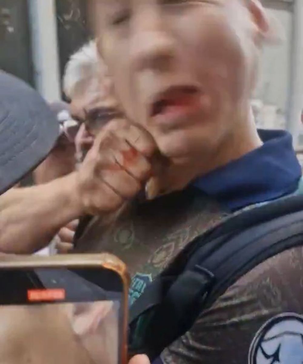Un joven fue golpeado y corrido, acusado de ser un infiltrado en la marcha del Congreso de este miércoles.
