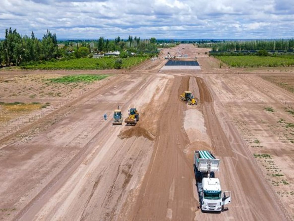 Así se ve la construcción de la Doble Vía del Este, la megaobra que unirá Rivadavia, Junín y San Martín al corredor bioceánico