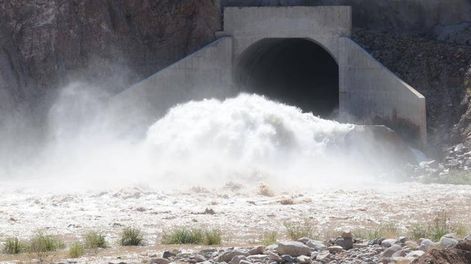 Los Andes | Esta tarde habrá una nueva limpieza del Dique Potrerillos y piden uso responsable del agua, ya que podría faltar. / archivo Los Andes