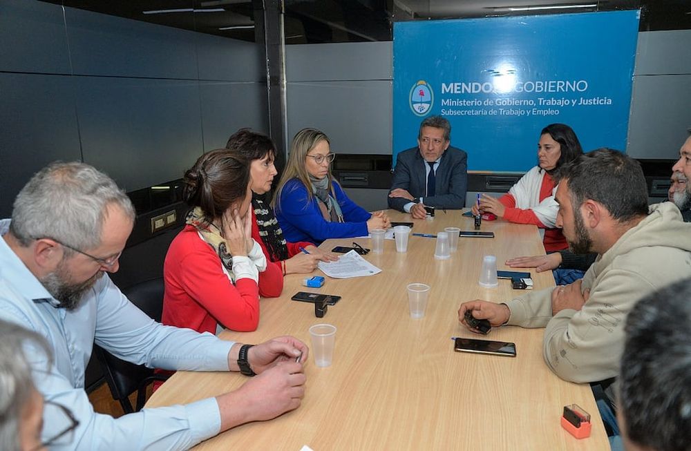 Equipos directivos de todos los niveles y modalidades de Mendoza piden que su situación se contemple en la reunión paritaria entre el Gobierno y el Sute. Foto: Prensa Sute