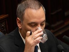 Crecen los cuestionamientos al jefe de gabinete, Manuel Adorni