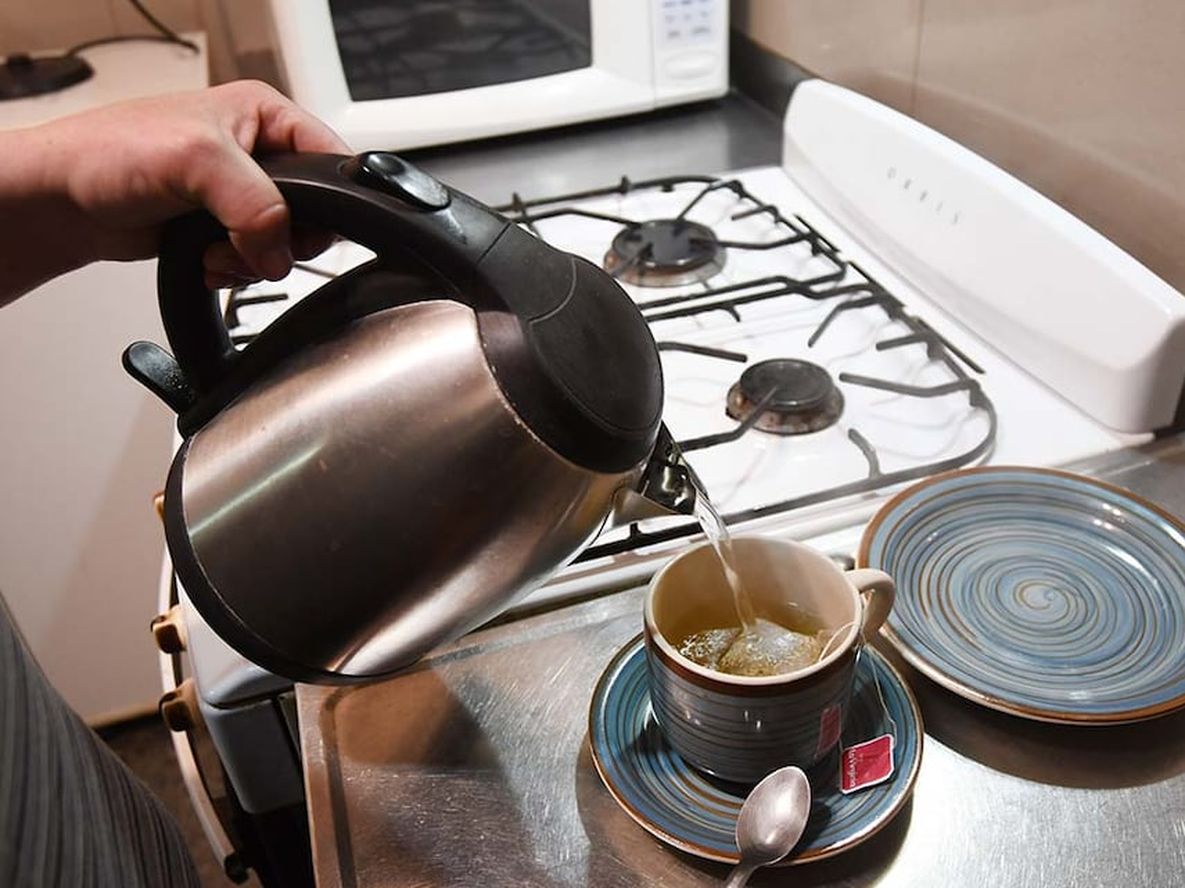En agosto, septiembre y octubre, los usuarios mendocinos deberán pagar un extra por la electricidad, por una diferencia en el cálculo de los aumentos. Foto: Los Andes