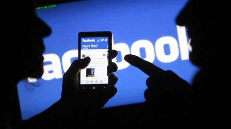 ¿Podrá la red social recuperar la confianza pública? - Por Sharon Cohen y Matt Sedensky