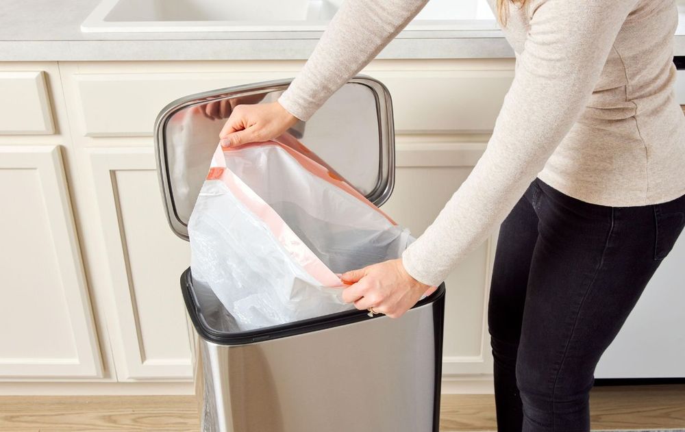 Estas simples acciones mejoran el ambiente del hogar, pero también reducen la proliferación de insectos y hongos dentro del tacho de basura.