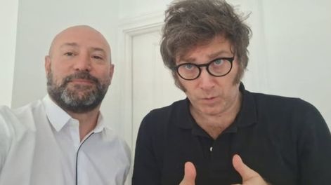 Diego Spagnuolo, extitular de la Agencia Nacional de Discapacidad, junto a Javier Milei.