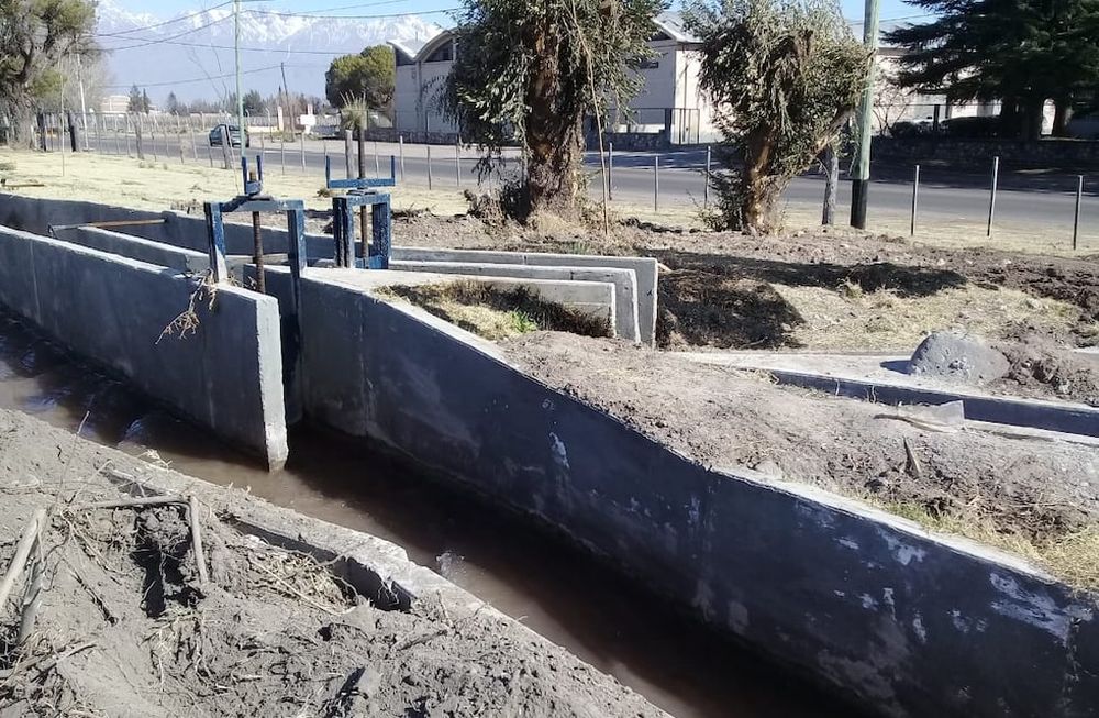 Irrigación comenzó a inaugurar una extensa lista de obras hídricas