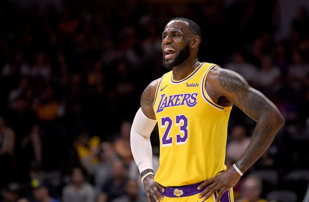 El debut más esperado: LeBron James jugó en los Lakers y dejó varias perlitas