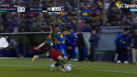 La violenta falta contra Ezequiel Zeballos.