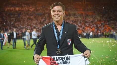 Marcelo Gallardo durante el festejo de la Copa Argentina que ganó River en Mendoza. / Ignacio Blanco (Los Andes).
